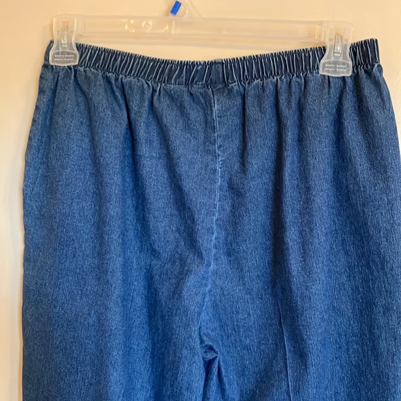 Beautiful tailored medium stonewashed jean capris by Allison Daley, size 14 - Picture 10 of 16